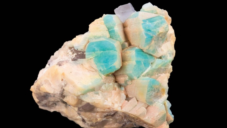 What should you look for when wearing Amazonite?