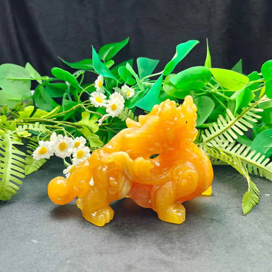 Hand Carved Calcite Lion For Decoration And Gift