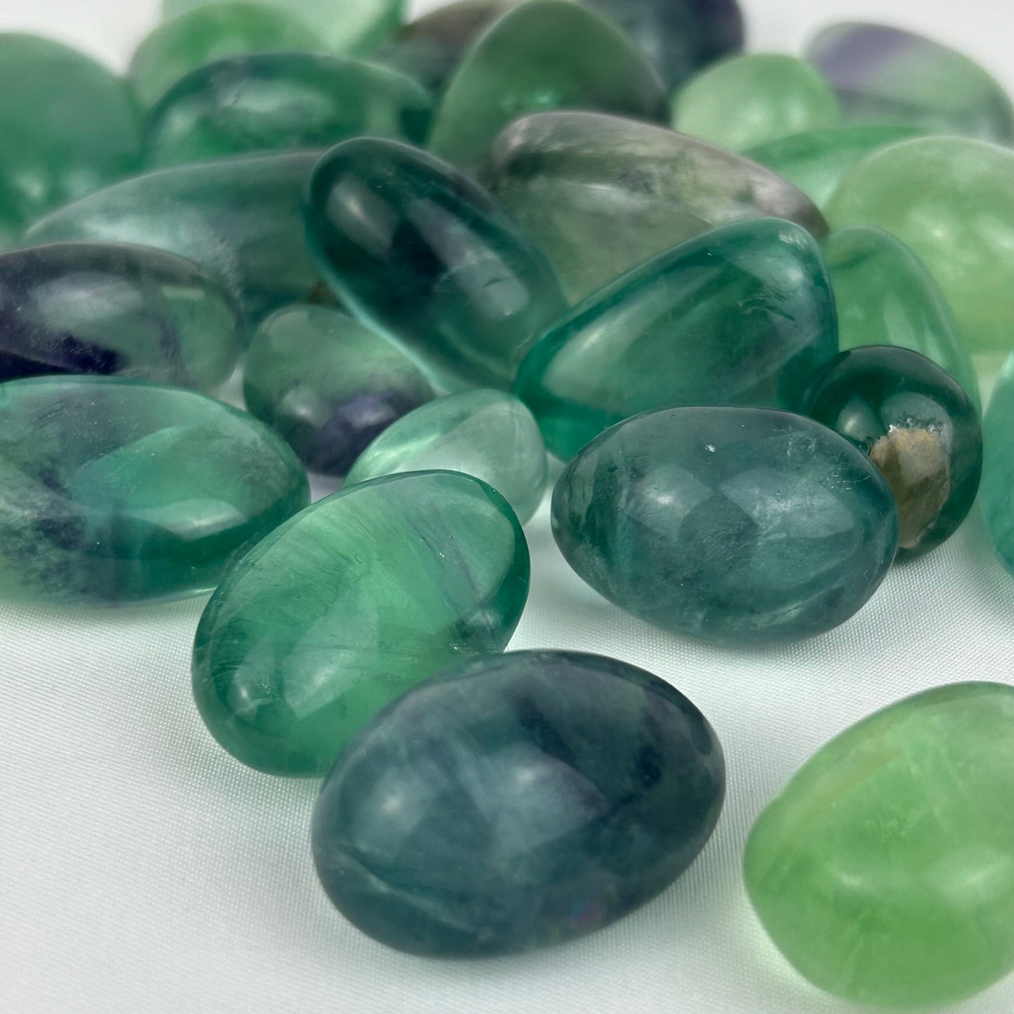 Kindfull Wholesale natural quartz polished green crystals healing stones green fluorite bulk tumbled stones