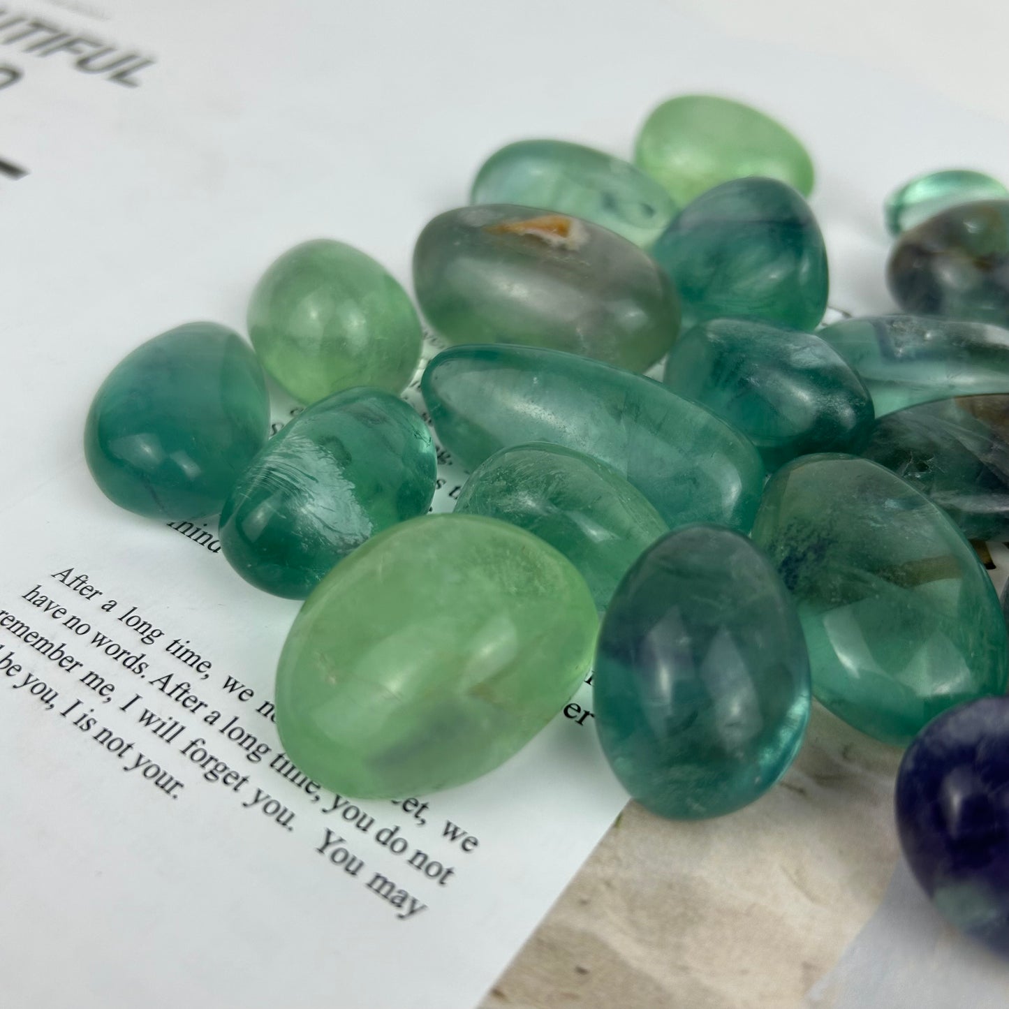 Kindfull Wholesale natural quartz polished green crystals healing stones green fluorite bulk tumbled stones