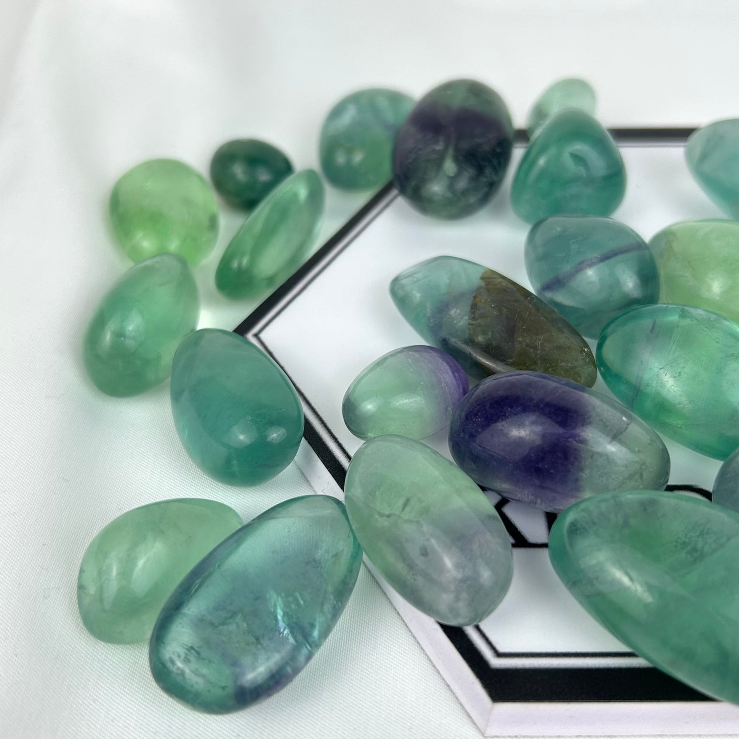 Kindfull Wholesale natural quartz polished green crystals healing stones green fluorite bulk tumbled stones