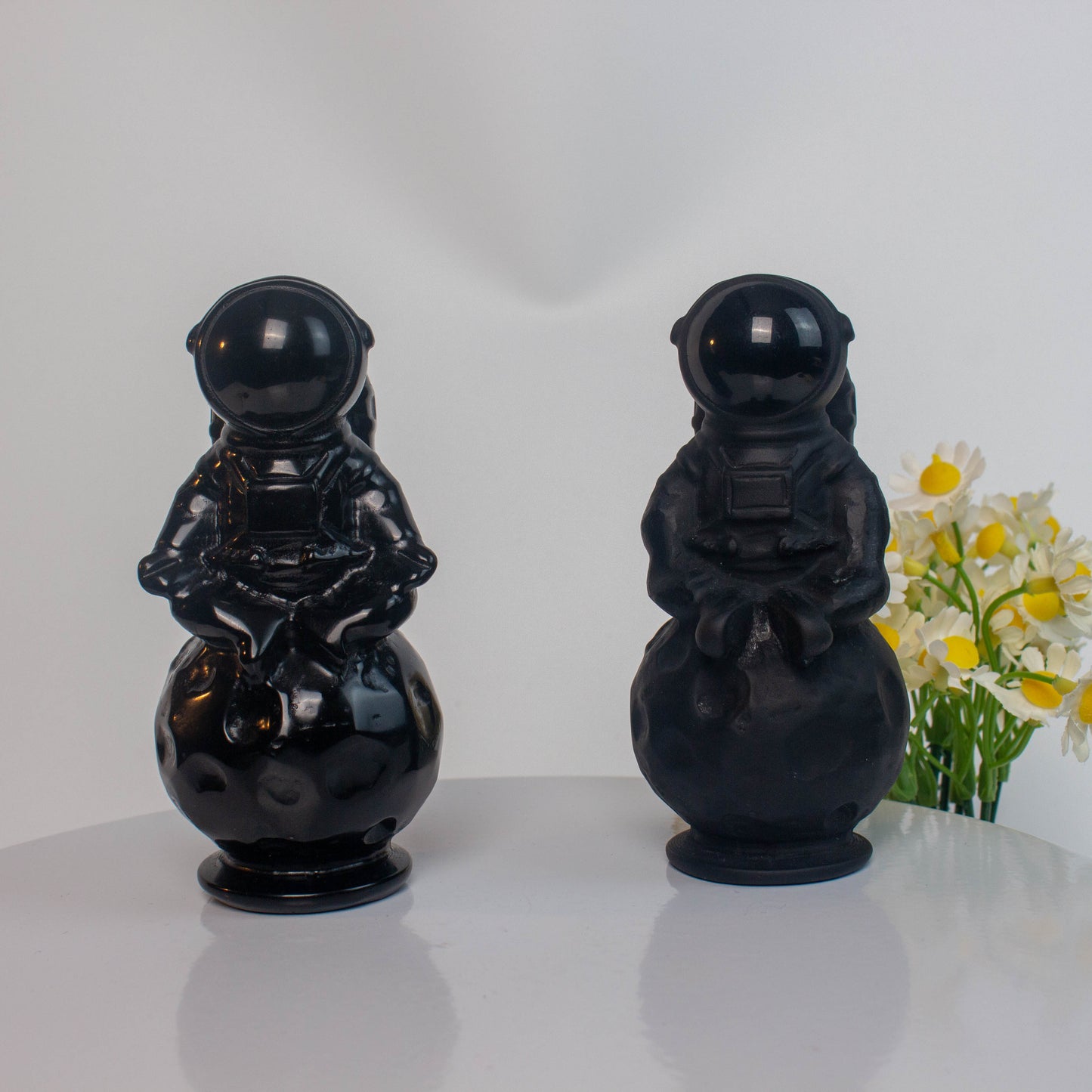 【Obsidian Carving】The Spaceman Sitting On The Planet