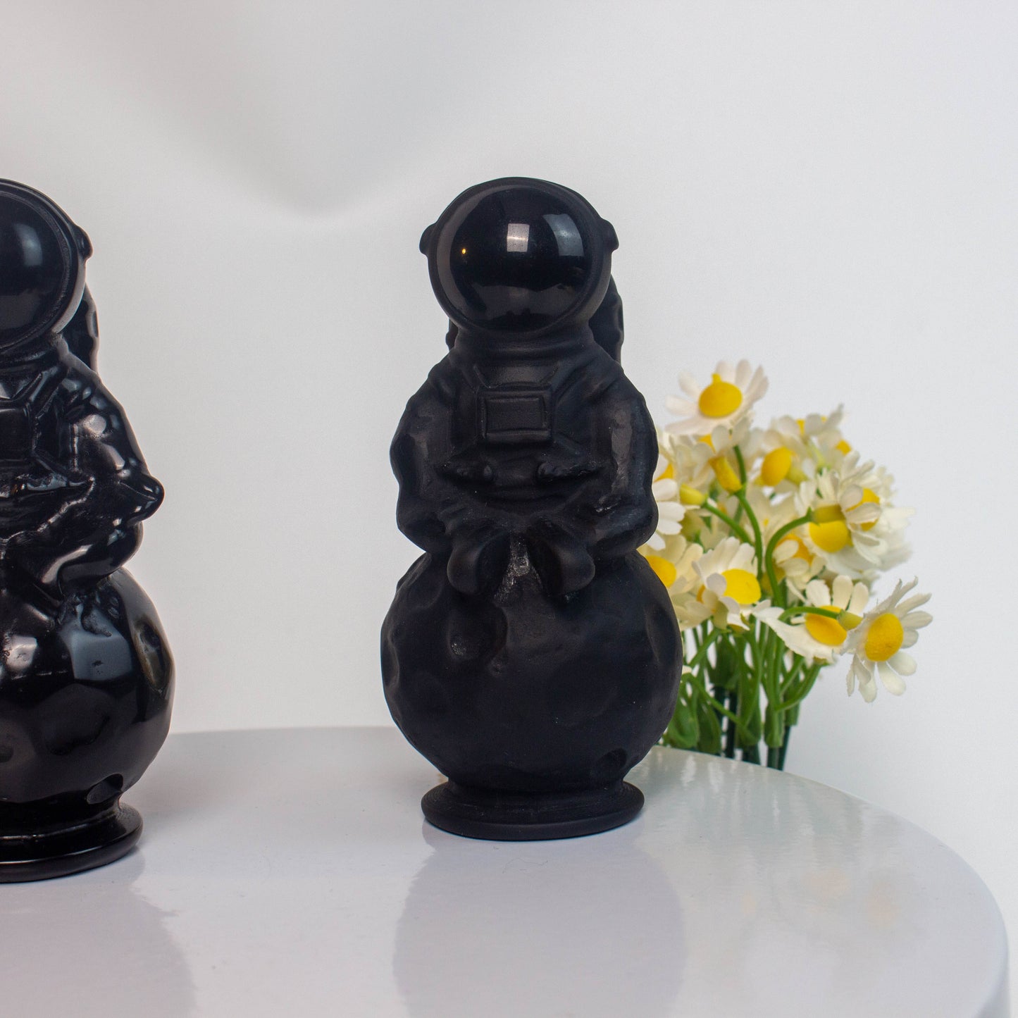 【Obsidian Carving】The Spaceman Sitting On The Planet