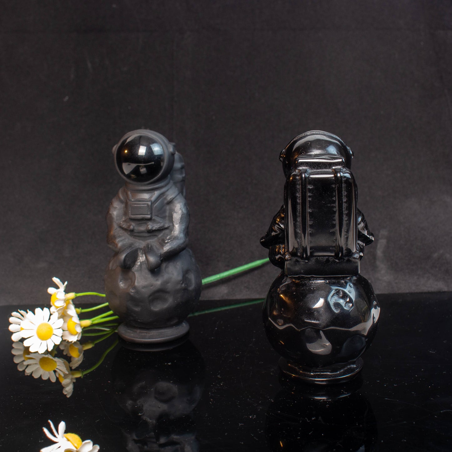 【Obsidian Carving】The Spaceman Sitting On The Planet