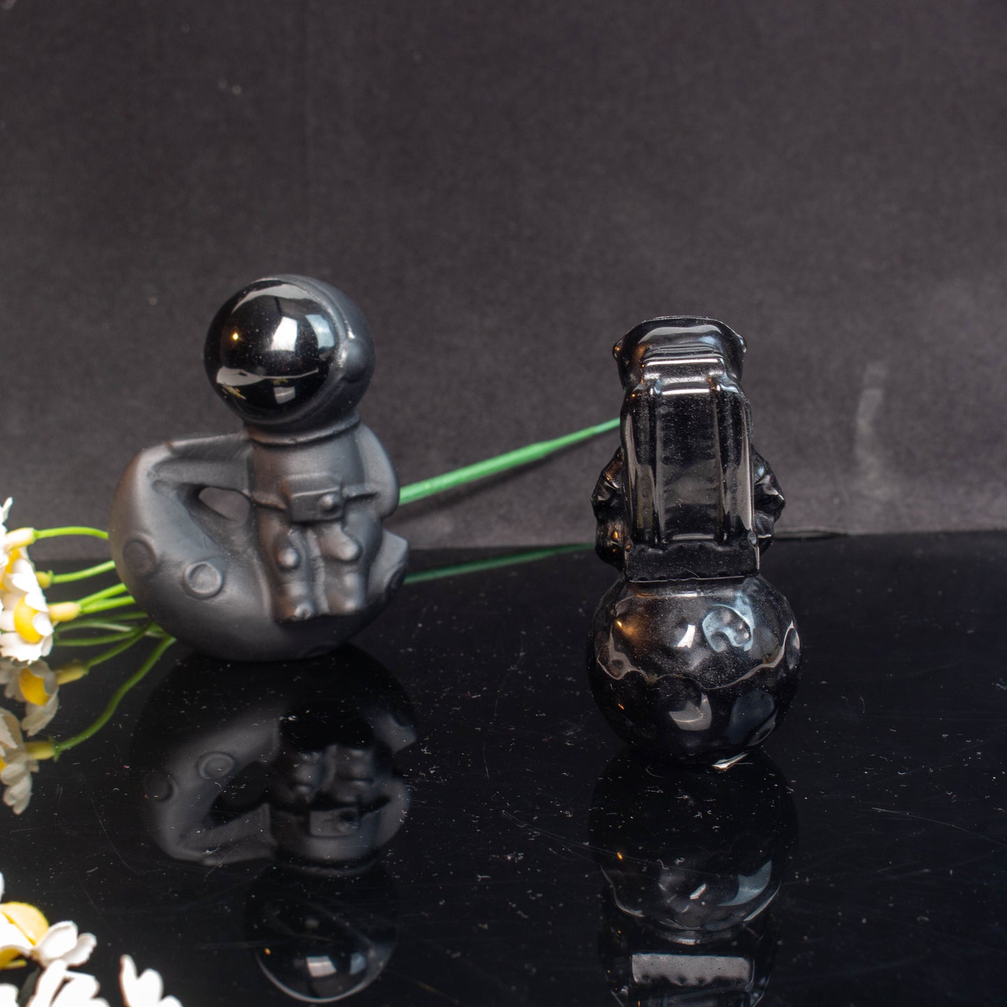 【Obsidian Carving】The Spaceman Sitting On The Planet